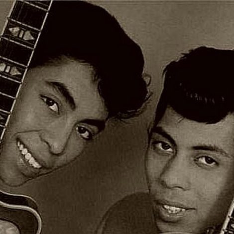THE BLUE DIAMONDS